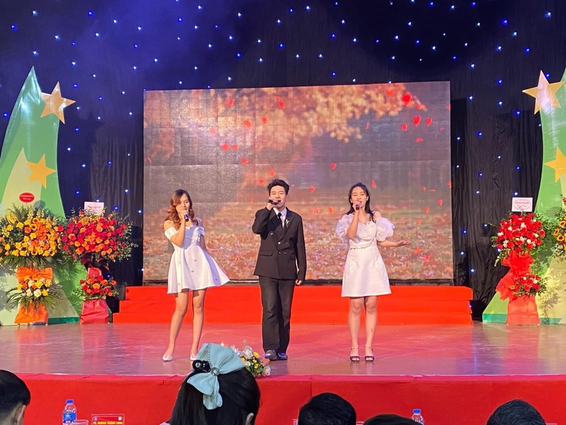 Văn nghệ chào mừng