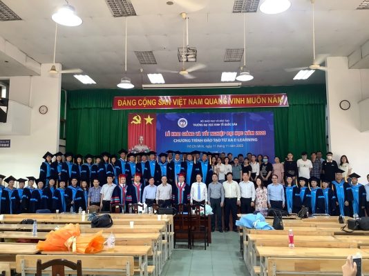 khai giảng bế giảng đại học kinh tế quốc dân