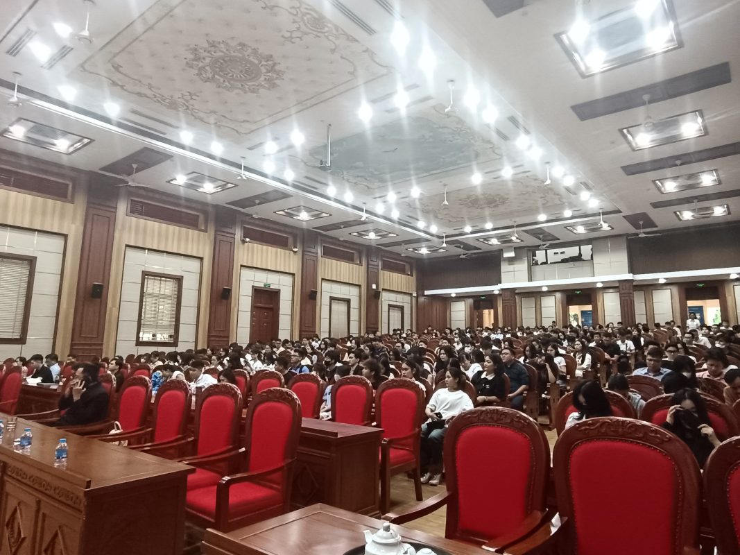 Chương trình lễ khai giảng đào tạo hệ từ xa Trường Đại học Kinh tế Quốc dân