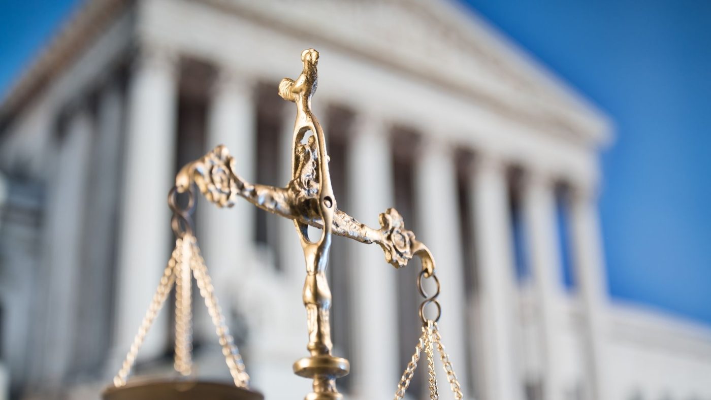 Khái niệm ngành Luật là gì?