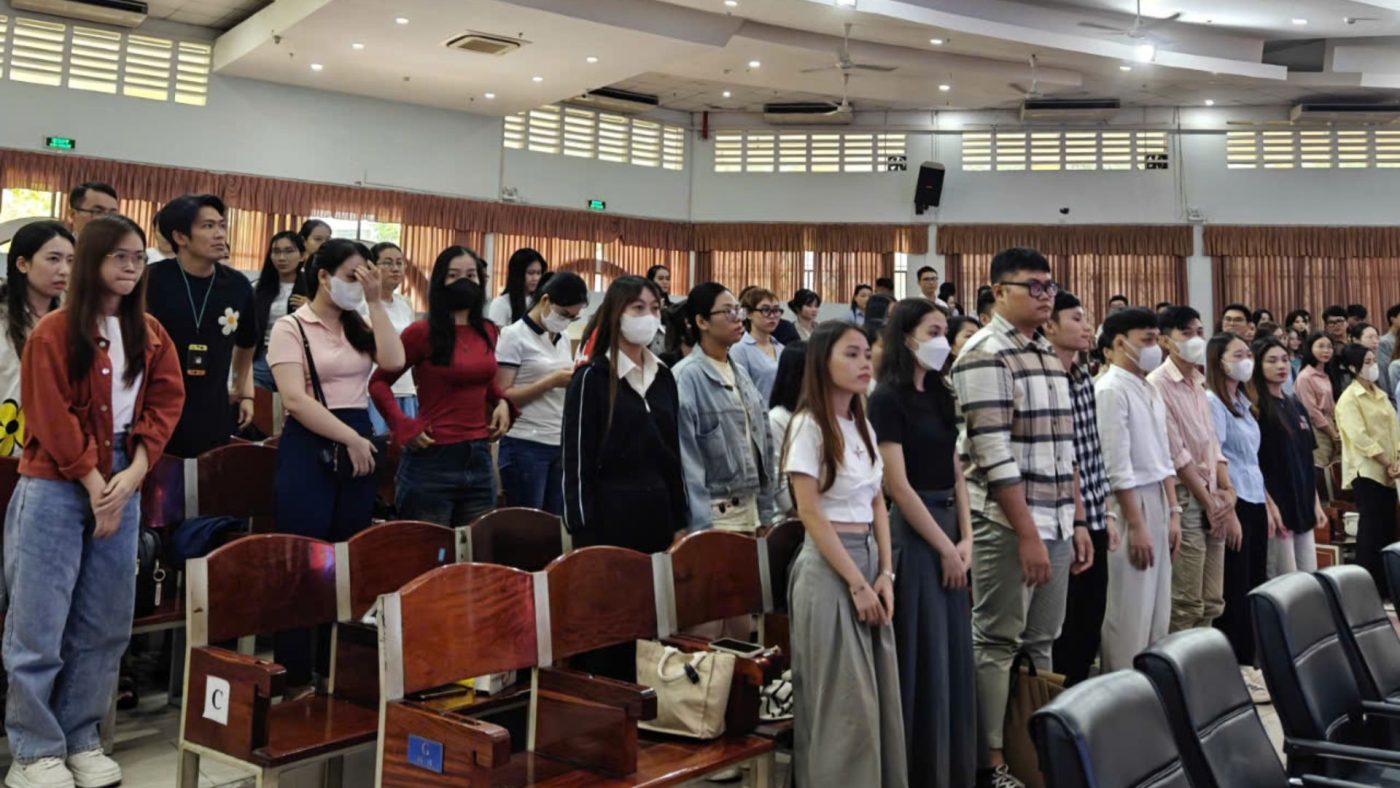 Đông đảo sinh viên tham dự