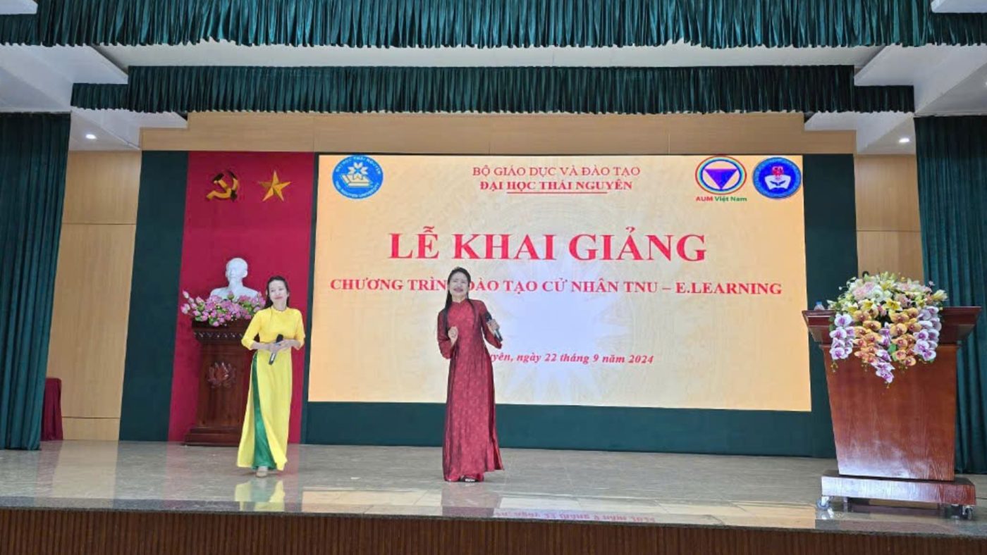 Văn nghệ chào mừng