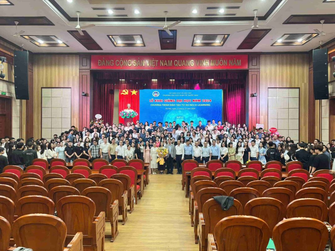 chụp ảnh với sinh viên