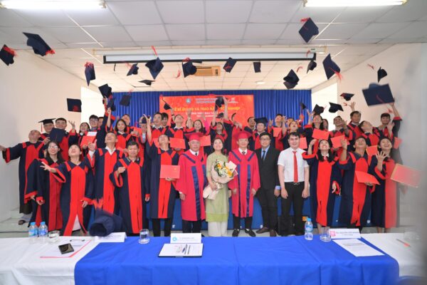 Lễ Bế Giảng Đại Học Thái Nguyên trạm HCM