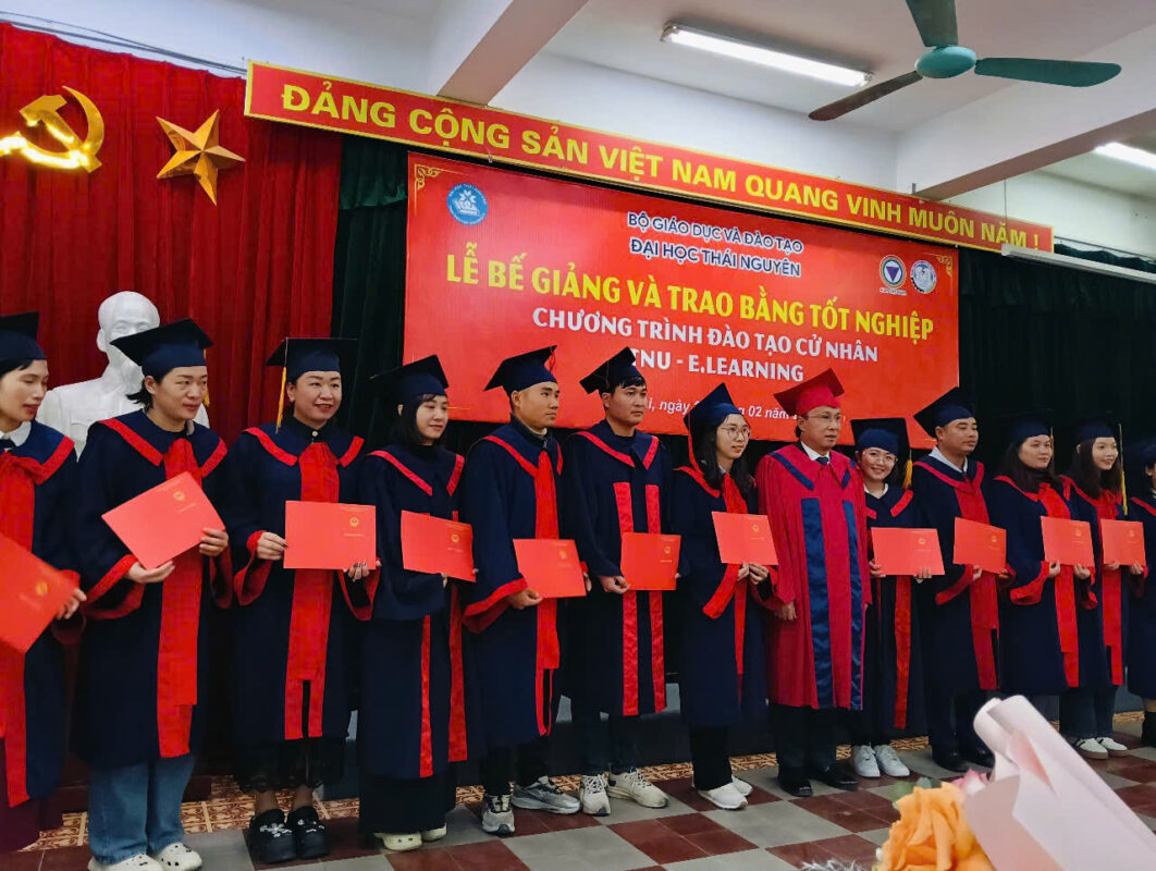 Lễ bế giảng chương trình đào tạo hệ từ xa đại Học Thái Nguyên