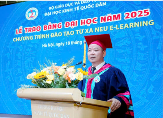 PGS. TS Bùi Huy Nhượng phát biểu