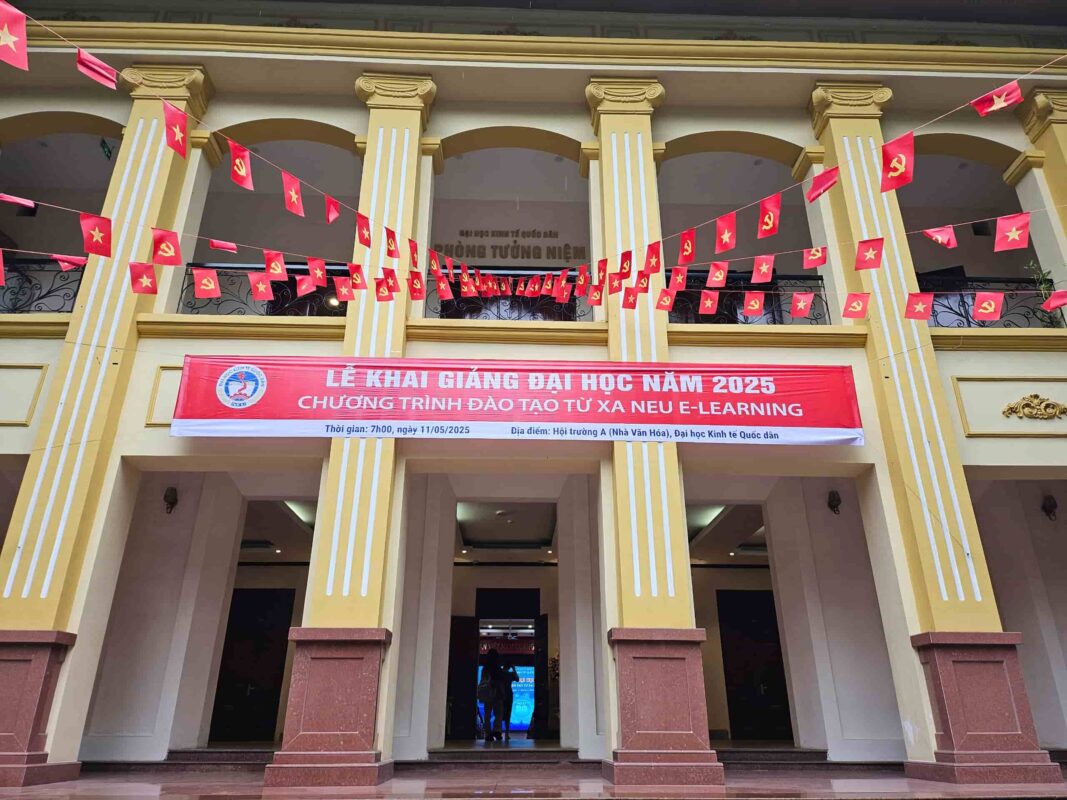 Ban tổ chức trang trí buổi lê