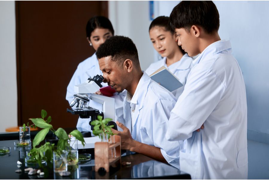 Ngành Sư phạm Sinh học